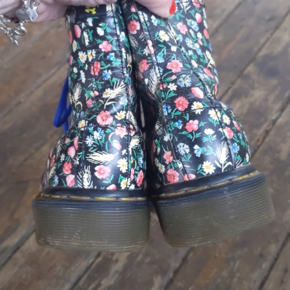 Dr. Martens - Picture 6 of 10